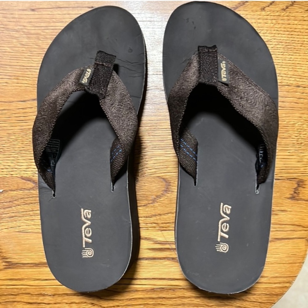 Teva Brown Flip Flops euc